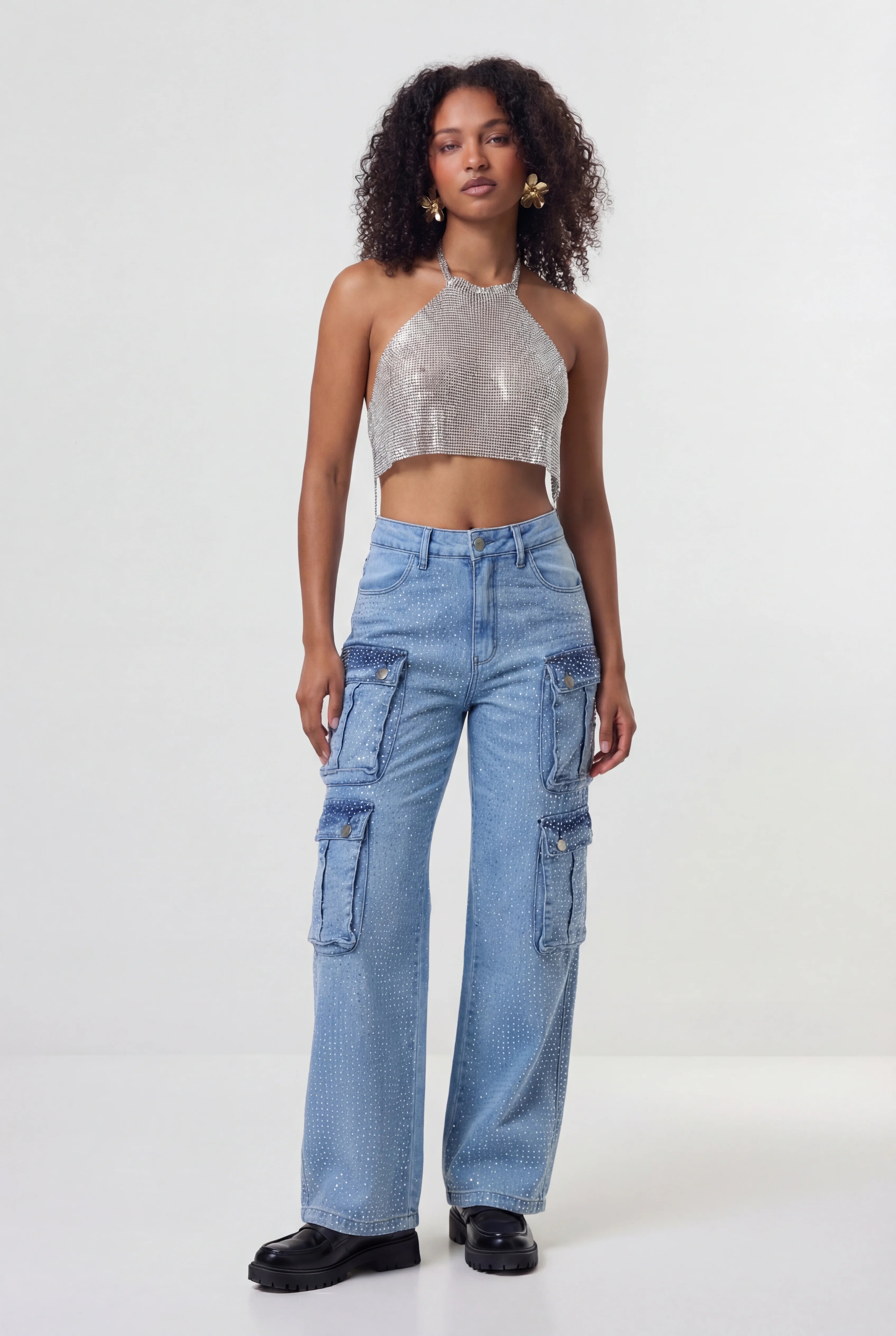 calça jeans cargo feminina Lia azul com brilho frente