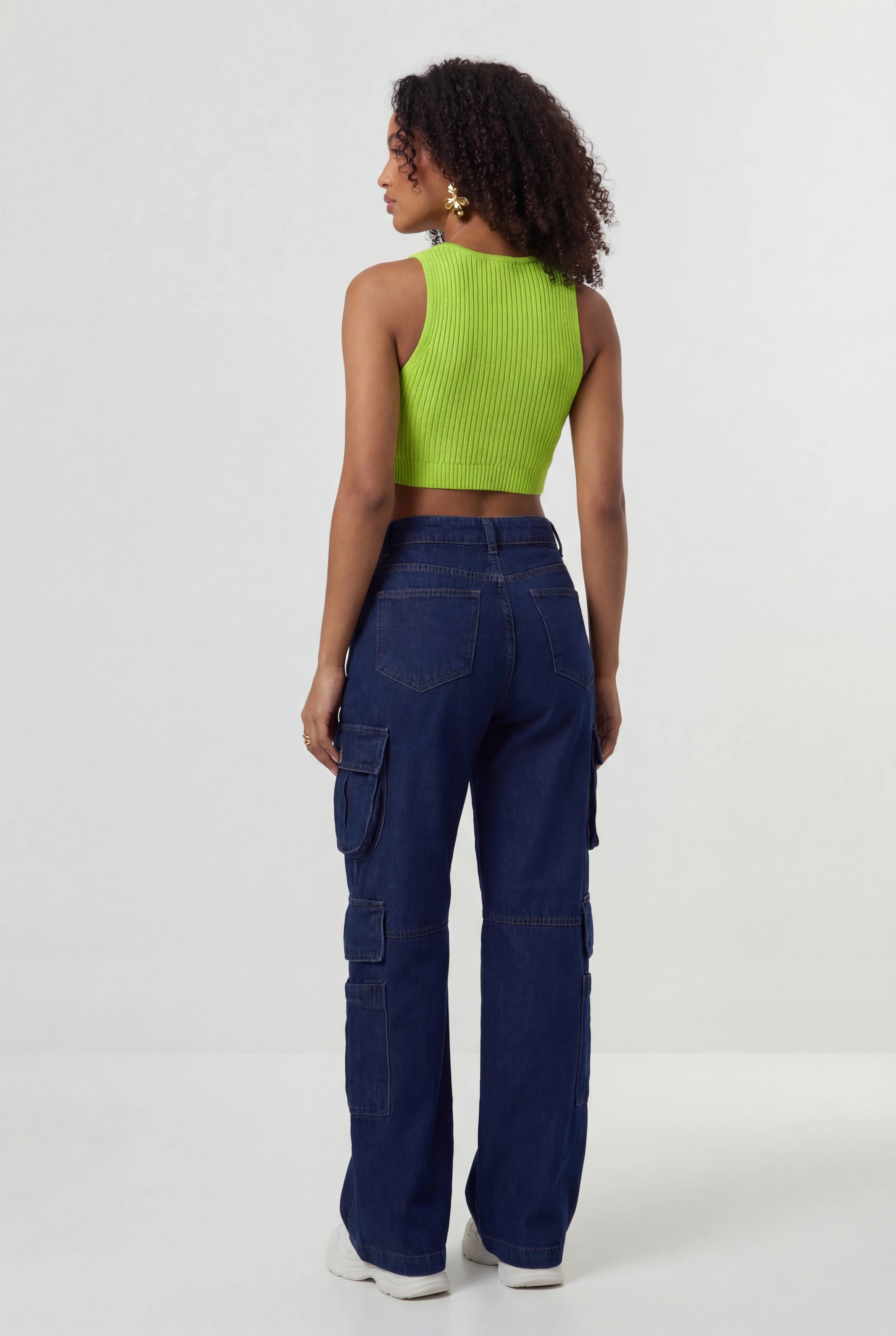 Calça jeans cargo feminina azul marinho Lauren vista traseira bolsos cargo