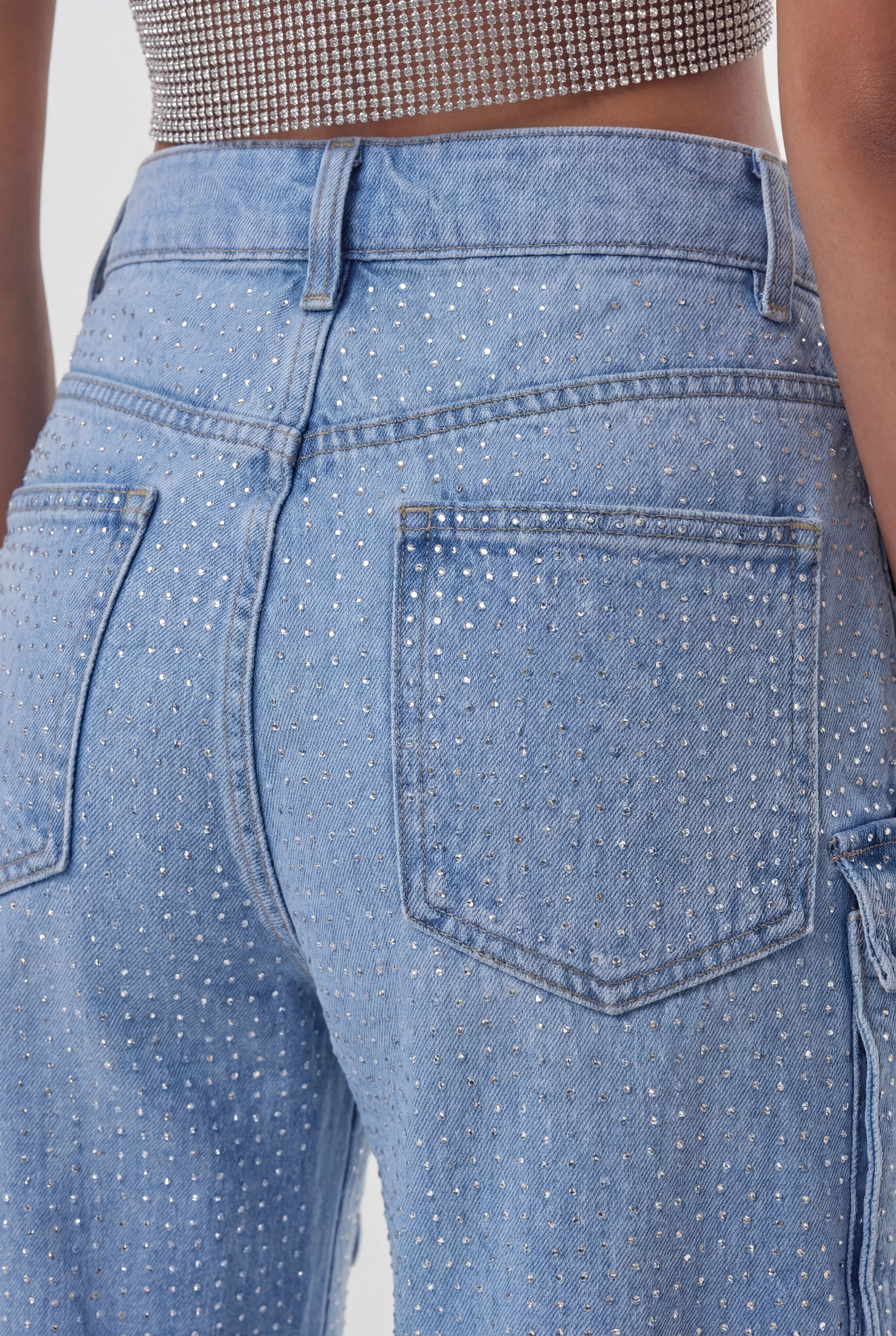 detalhe bolso cargo calça jeans feminina Lia azul